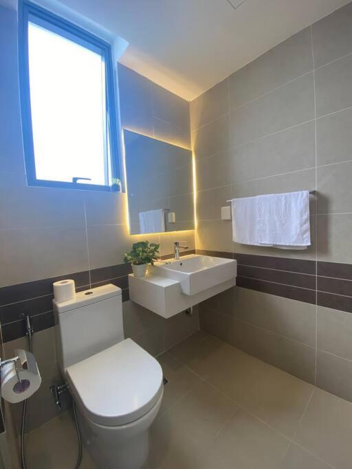 Apartment Rivergate - High Floor Free Pool, Esim For Over 5 Nights *